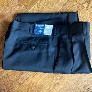 Men’s Stafford dress pants.
Brand new!
Size 38x 32